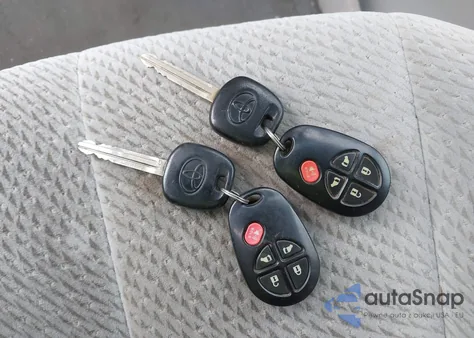 2011 Toyota Sienna Le V6 из США, поврежденный, VIN 5TDKK3DC2BS085514